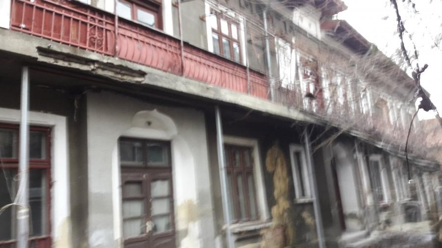Casă cu 14 camere cu Canalizare în Parcul Carol