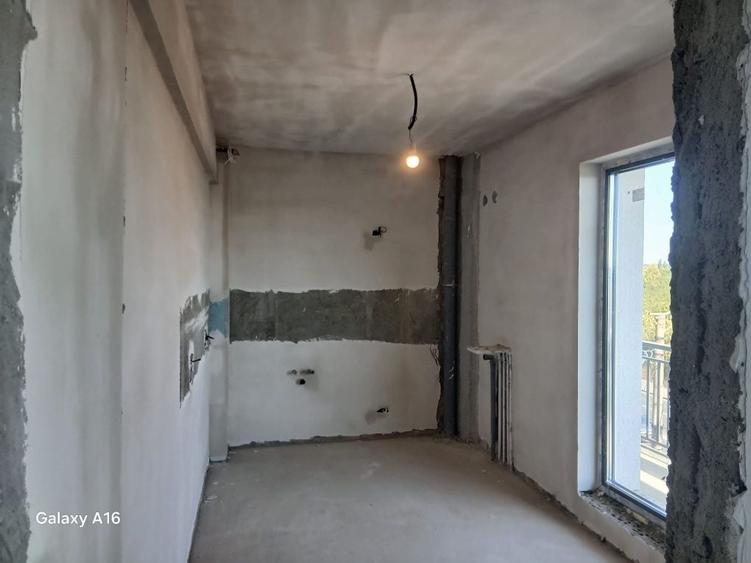 Apartament cu 3 camere decomandat în Exterior Vest