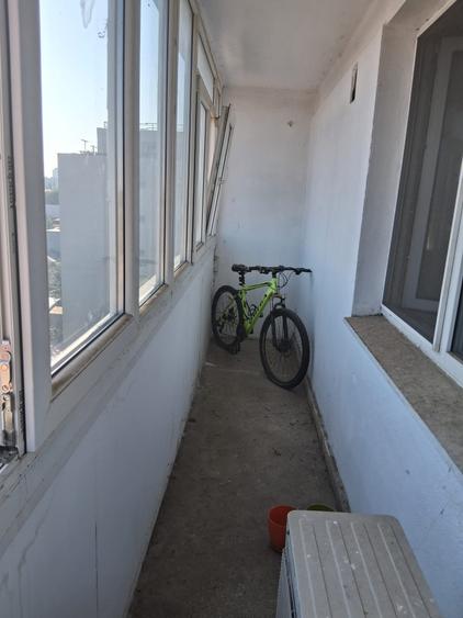 Apartament cu 3 camere semidecomandat în Giulești