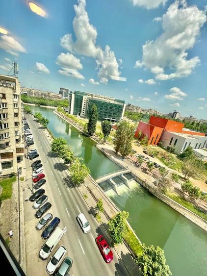 Birou, de 100 mp, în P-ța Unirii