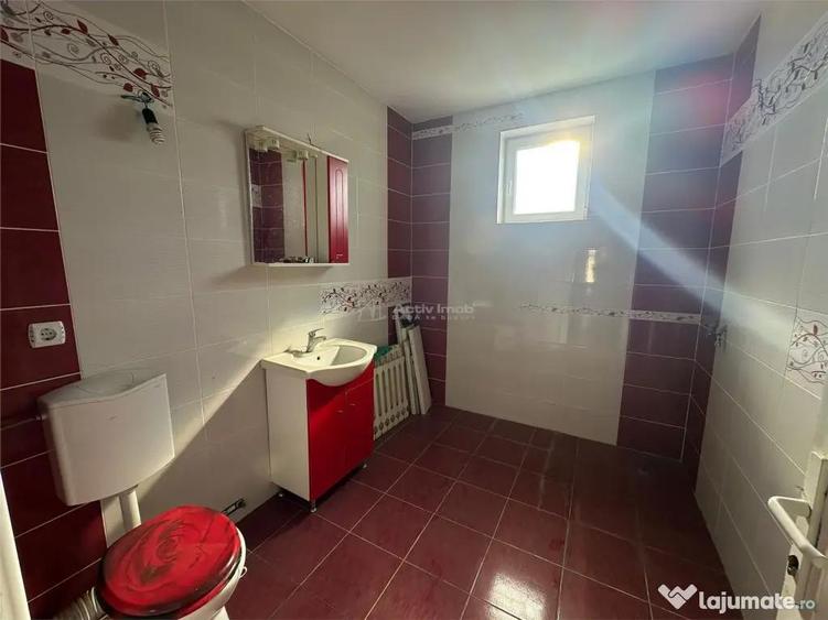 Casa P E , constructie noua, garaj subteran, strada Avram Ia - 2