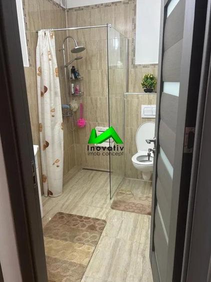 Casă cu 8 camere cu Teren 200 Mp în Lupeni