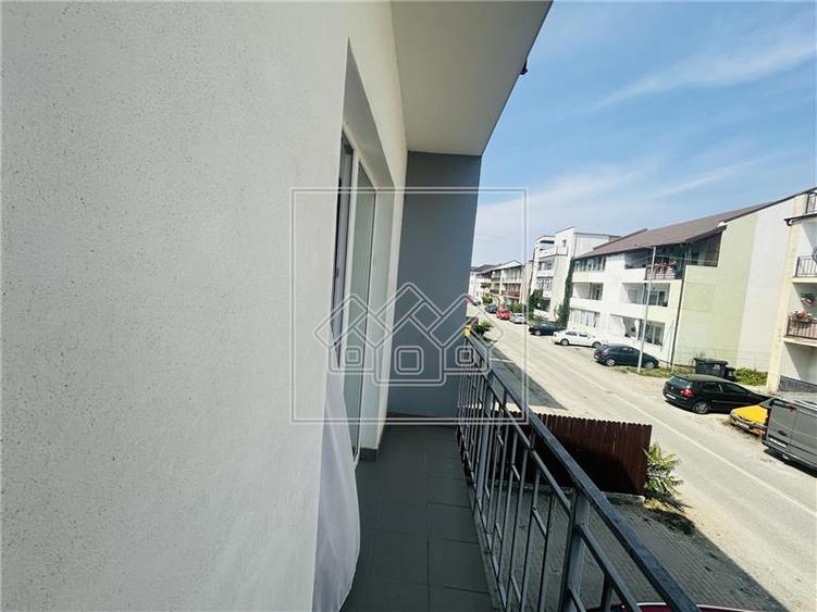 Apartament cu 3 camere decomandat în Șelimbăr