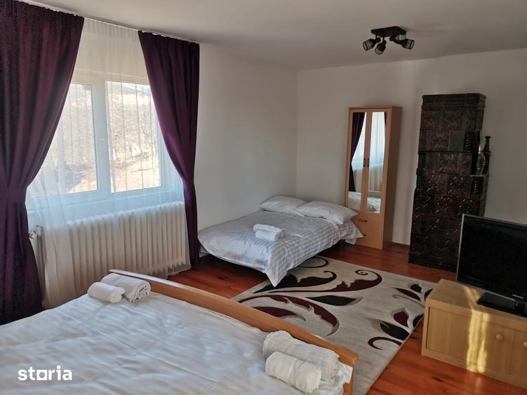 Casă cu 5 camere cu Teren 1000 Mp în Comarnic