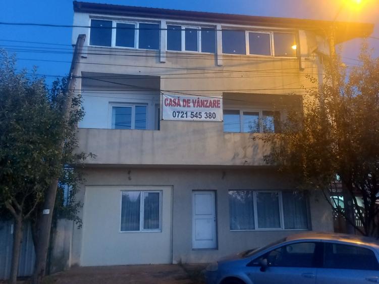Casă cu 4 camere în Mehala