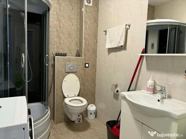 Apartament cu 3 camere semidecomandat în Europa