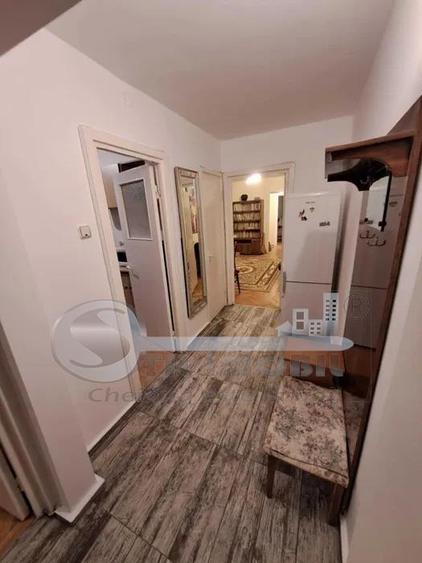 Apartament cu 3 camere semidecomandat în Tătărași