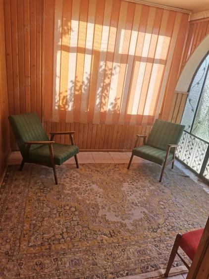 Casă cu 5 camere cu Teren 1300 Mp în Central