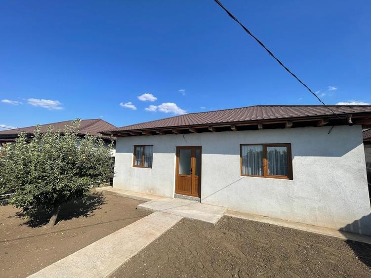 Casă cu 2 camere cu Teren 700 Mp în Piscu