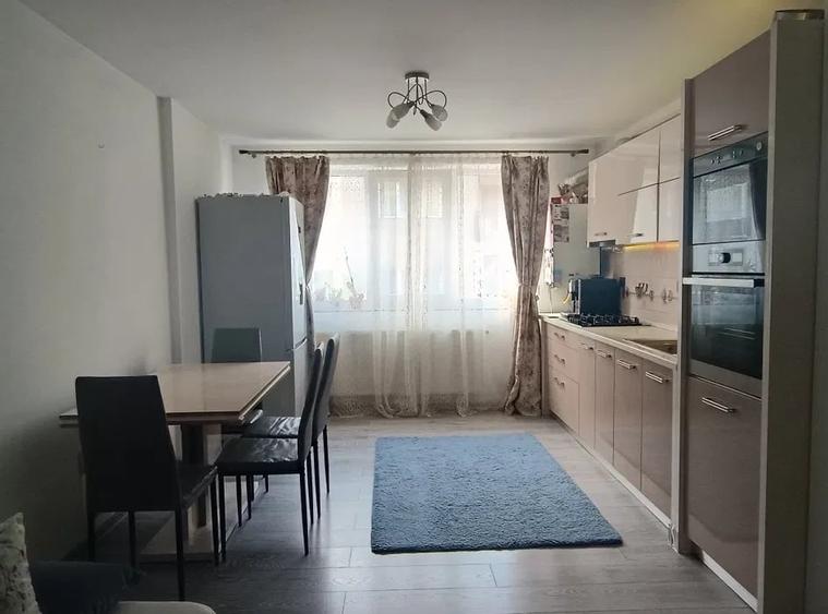 Apartament cu 2 camere semidecomandat, mobilat în Florești