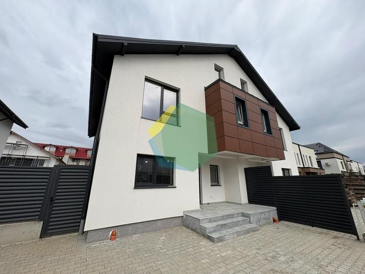 Duplex cu 5 camere cu Canalizare în Central