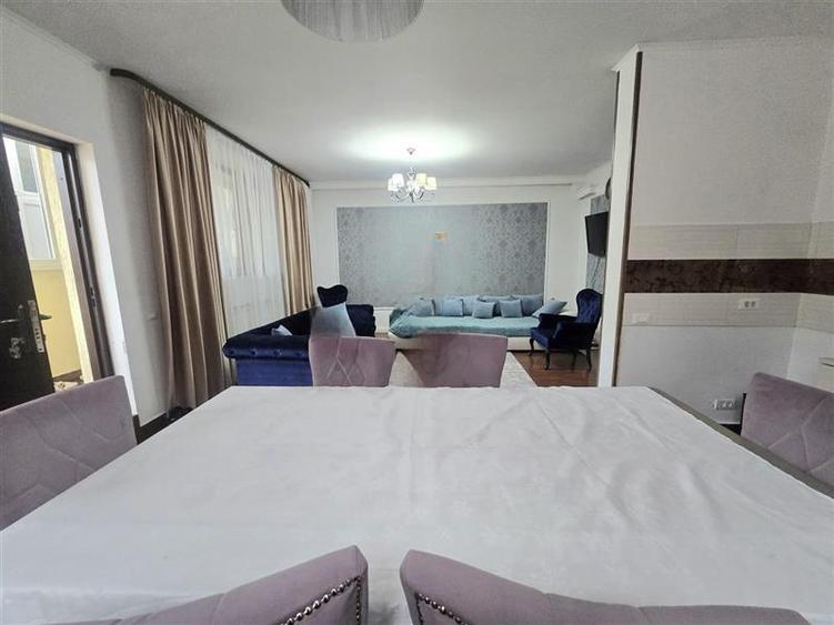 Apartament cu 5 camere semidecomandat în Bucureștii Noi