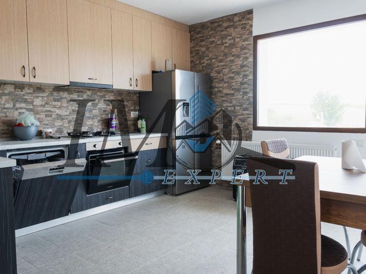 Casă individuală cu 4 camere cu Piscina în Bărăbanț