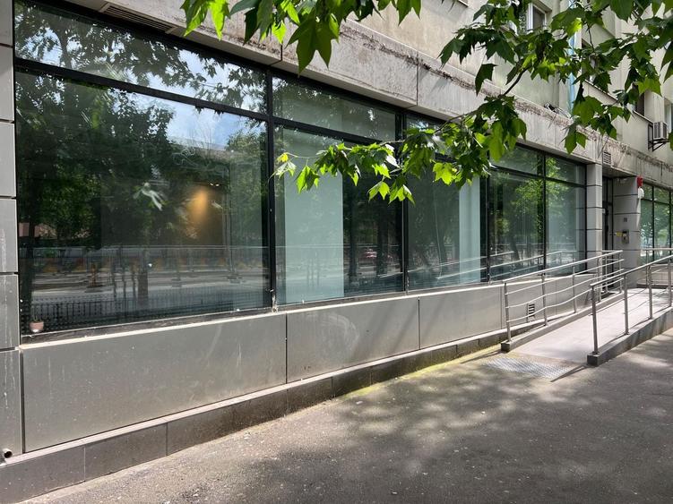 Spațiu comercial, de 253 mp, în Mihai Bravu