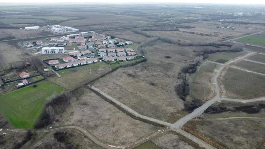 Teren de 5000 mp, în Albina