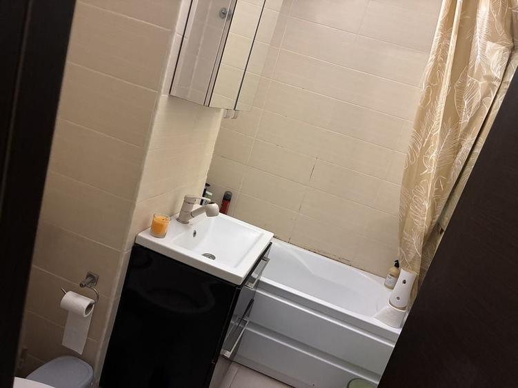 Apartament cu 3 camere decomandat în Exterior Vest