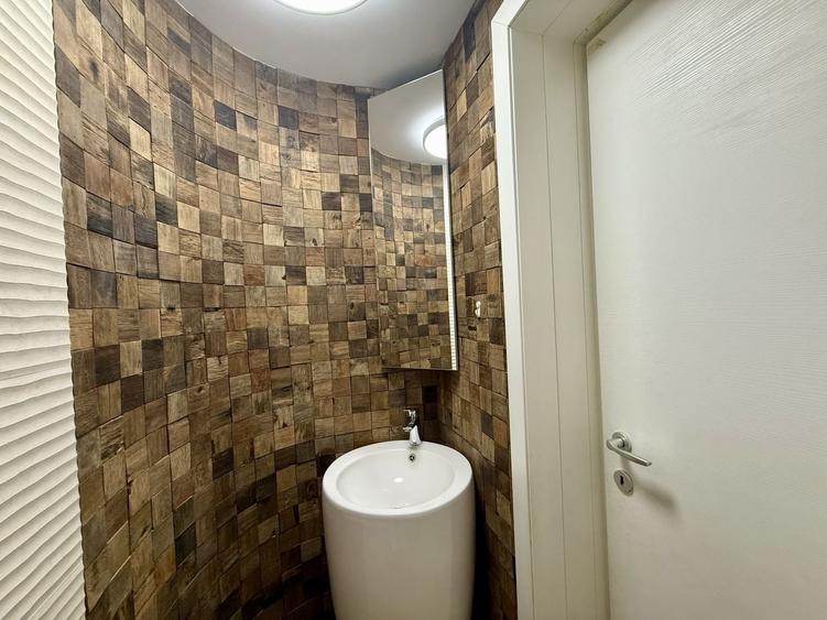 Casă cu 5 camere cu Canalizare în Pipera