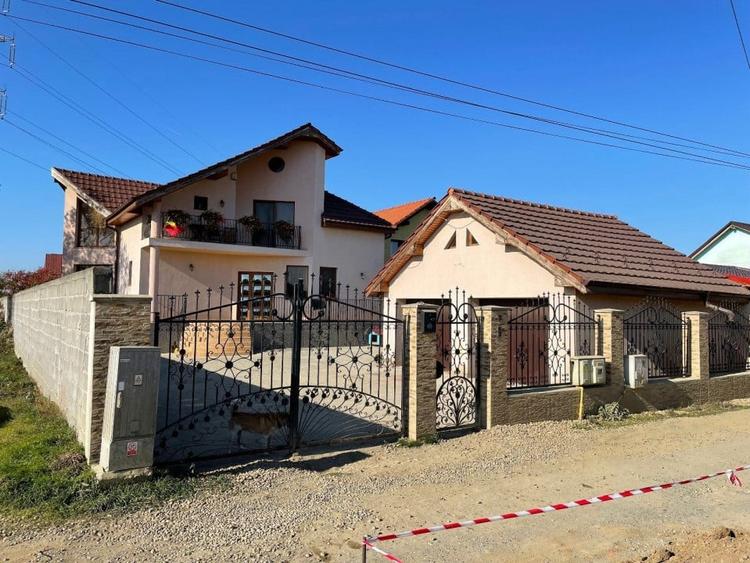 Casă individuală cu 4 camere cu Teren 900 Mp în Păulești