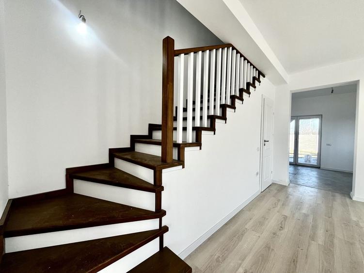 Duplex cu 5 camere cu Canalizare în Ghiroda