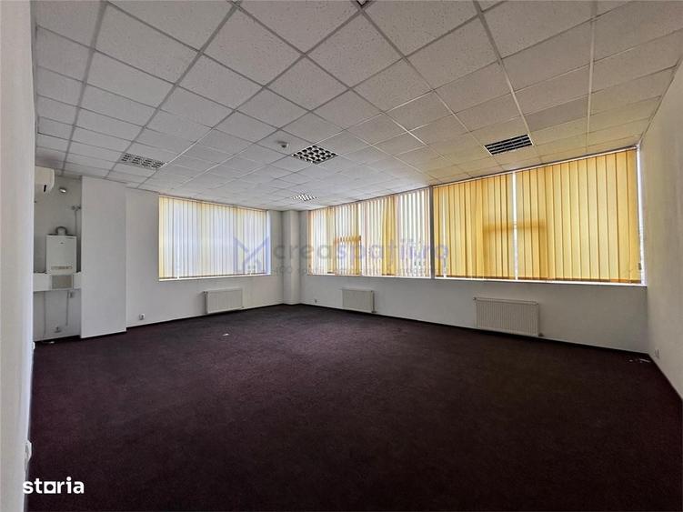Spațiu comercial, de 500 mp, în Uricani