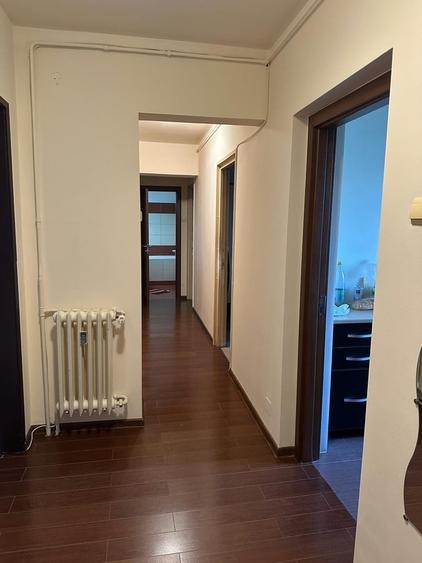 Apartament cu 4 camere decomandat în Titan