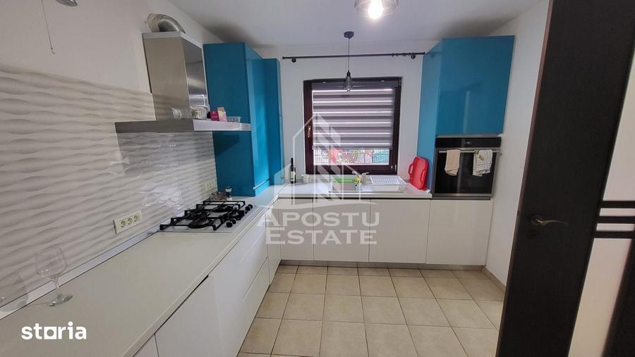Casă cu 5 camere cu Teren 350 Mp în Dumbrăvița