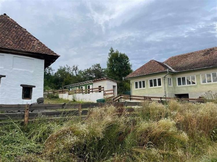 Casă individuală cu 4 camere cu Teren 1550 Mp în Cându