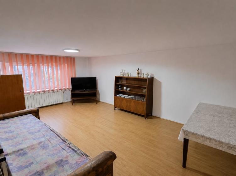 Apartament cu 3 camere decomandat în Astra