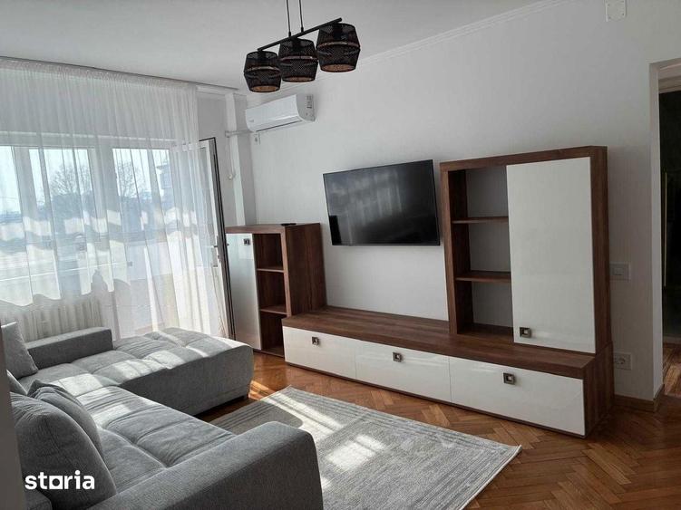 Apartament cu 2 camere, mobilat în Est