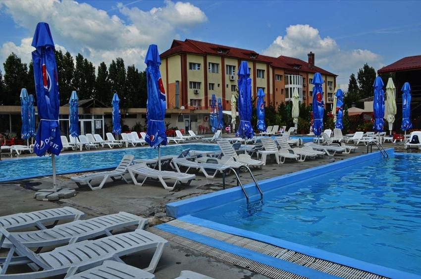 Hotel/Pensiune, de 5,200 mp, în Mânăstirea