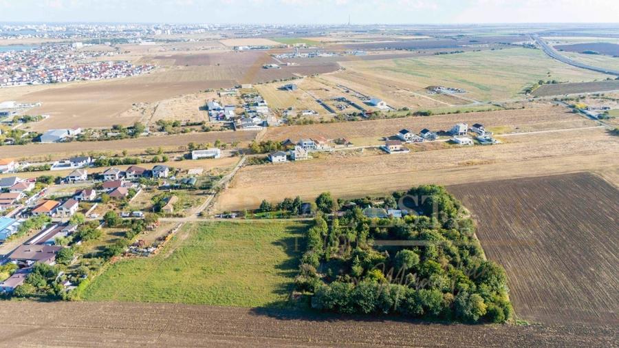 Teren agricol intravilan de 2066 mp, în Central