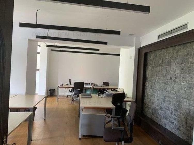 Casă individuală cu 10 camere cu Canalizare în Cișmigiu