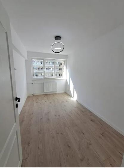 Apartament cu 3 camere semidecomandat în Obor