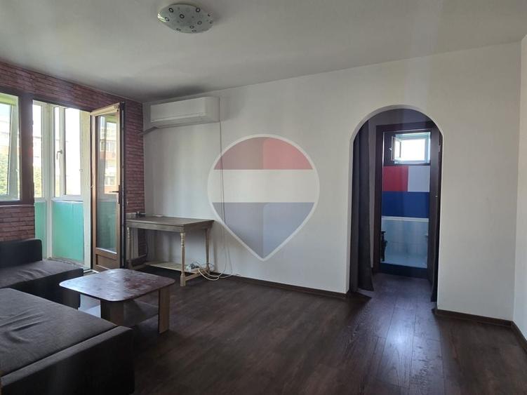 Apartament cu 2 camere semidecomandat, mobilat în Progresul