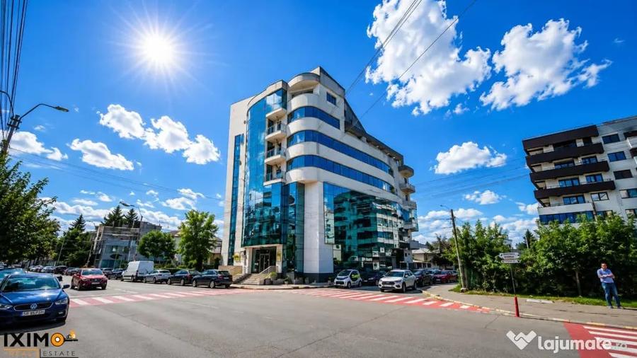 Spațiu comercial, de 2,400 mp, în Central
