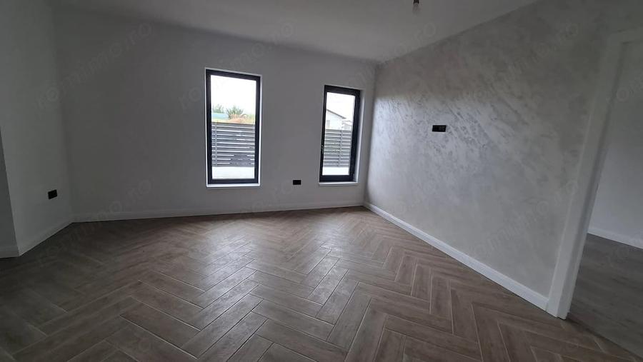 Casă cu 4 camere cu Teren 400 Mp în Central