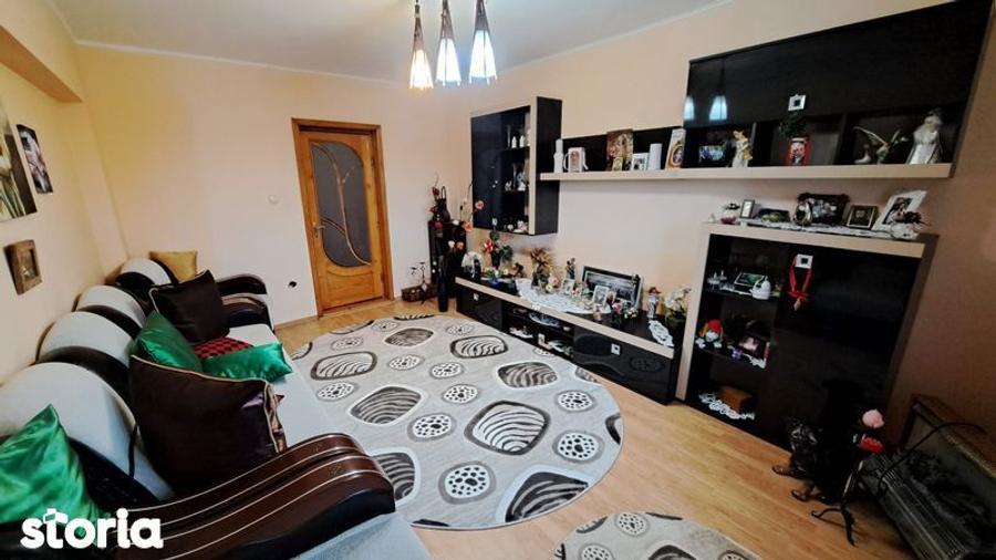 Apartament cu 3 camere decomandat în Chercea