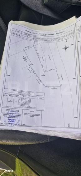 Teren de 1400 mp, în Petrești