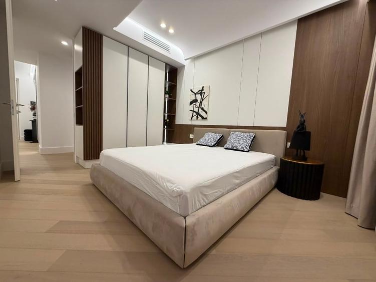 Apartament cu 3 camere decomandat, mobilat în Central