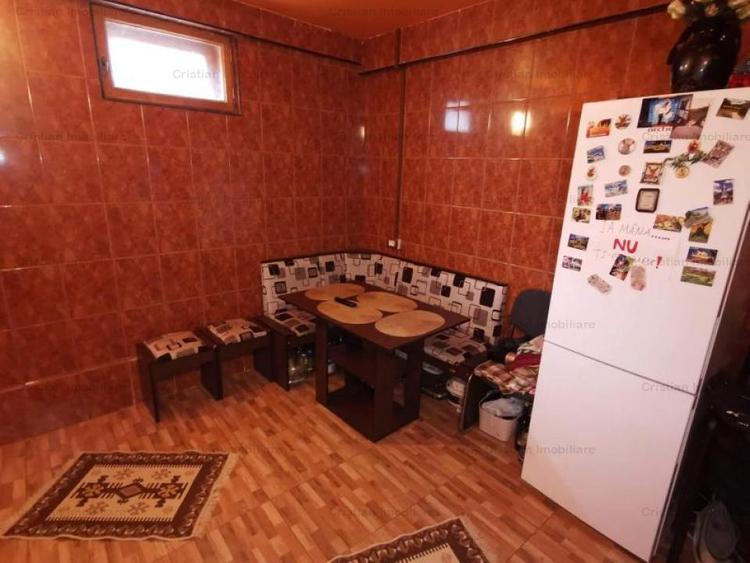Casă cu 5 camere cu Canalizare în Central