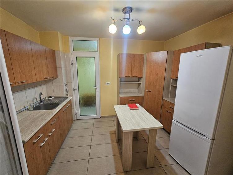 Apartament cu 2 camere decomandat, mobilat în Micro IV