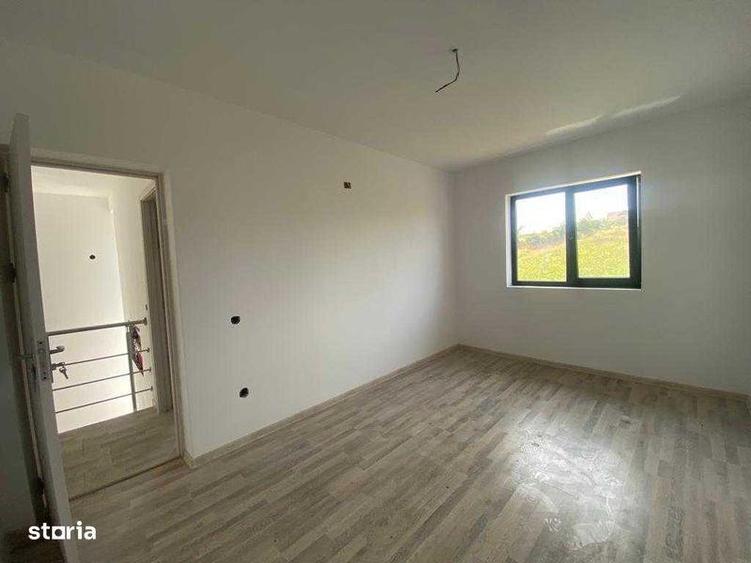 Casă cu 4 camere cu Teren 107 Mp în Dumești