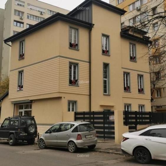 Casă individuală cu 12 camere cu Canalizare în Lacul Tei