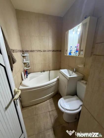 Apartament cu 3 camere decomandat în Calea București