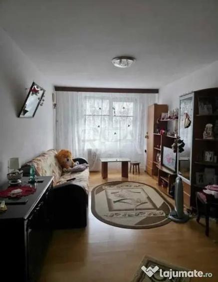 Apartament cu 3 camere semidecomandat în Crângași