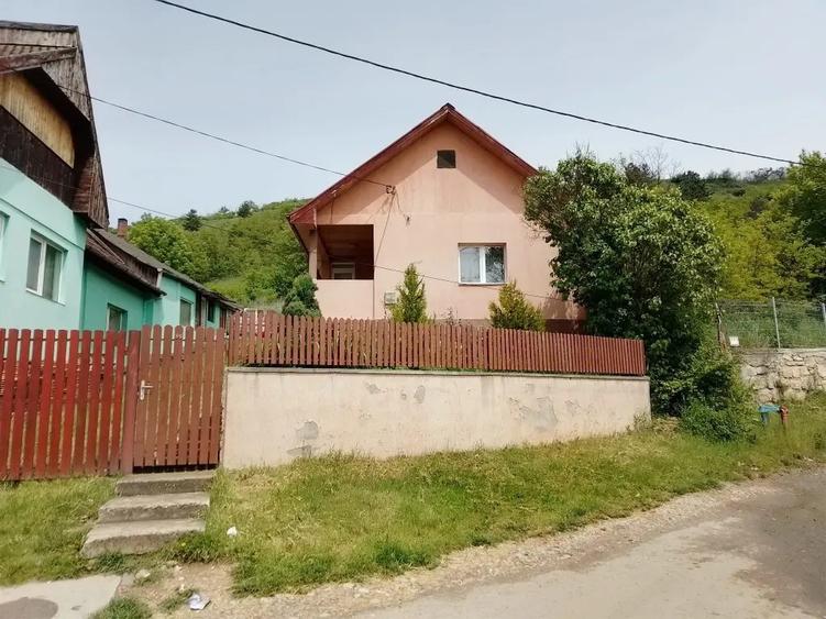 Casă cu 2 camere cu Teren 820 Mp în Suceagu