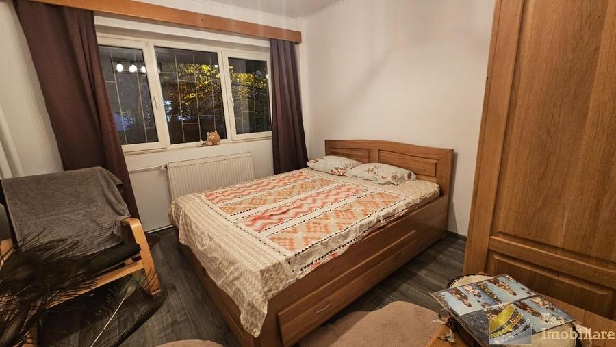 Apartament cu 4 camere decomandat în Titulescu