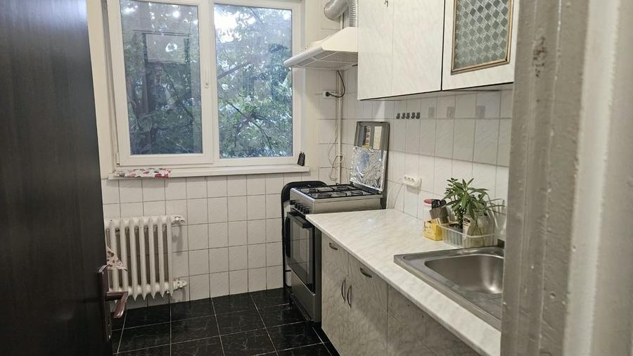 Apartament cu 3 camere decomandat în Titan