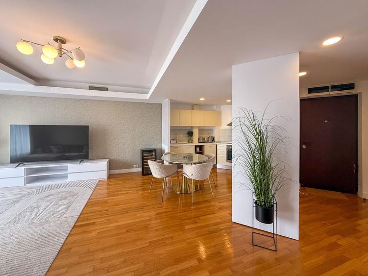 Apartament cu 3 camere semidecomandat în Herăstrău