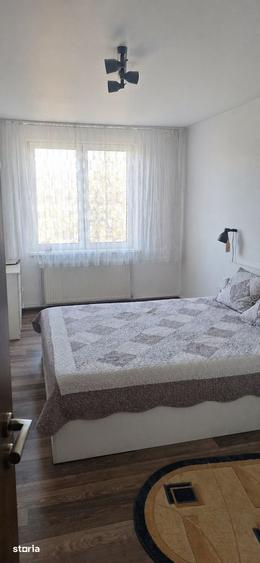 Apartament cu 3 camere decomandat în Tunari